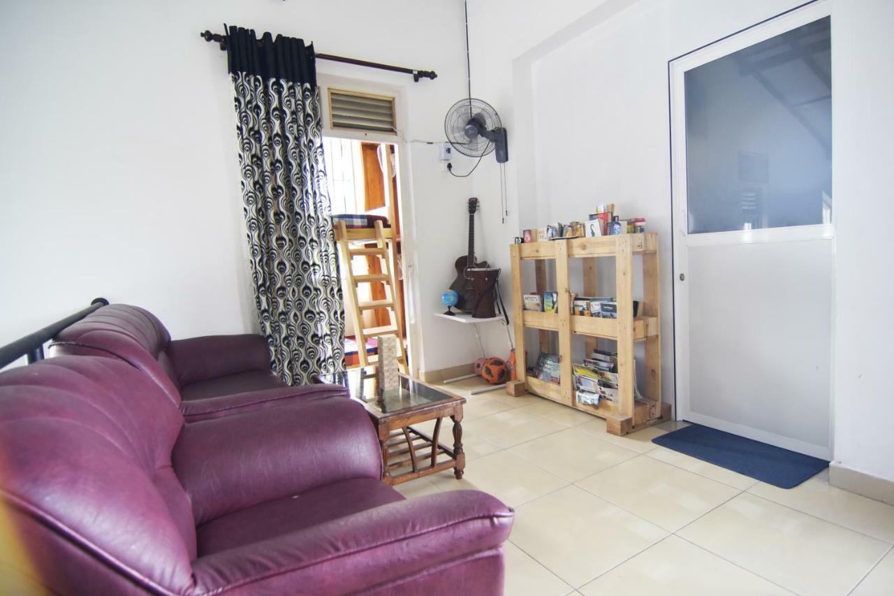 Yoyo Airport Hostel Negombo Exterior foto